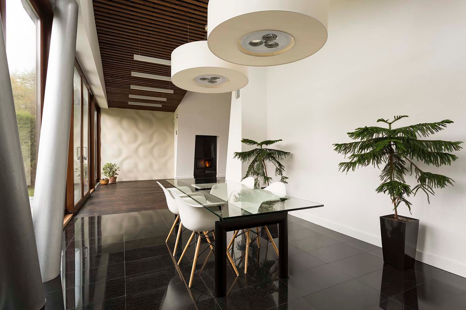 glass-dining-table-and-white-chairs-PHYDLCS.jpg