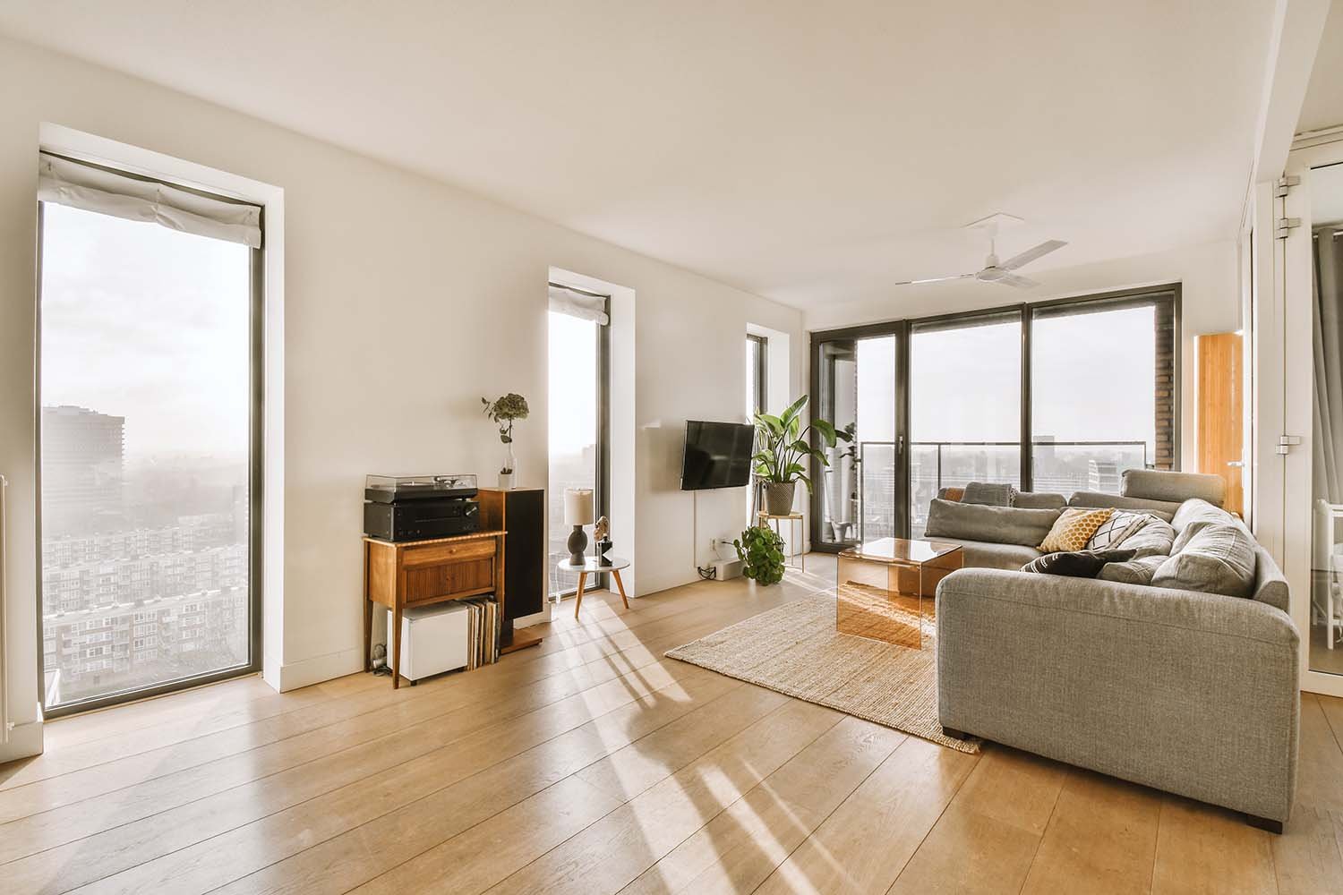 luxury-living-room-LFAWQ7B.jpg